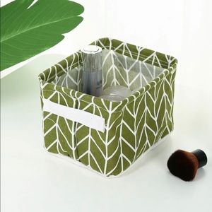🧺 NWT mini green pattern linen storage baskets